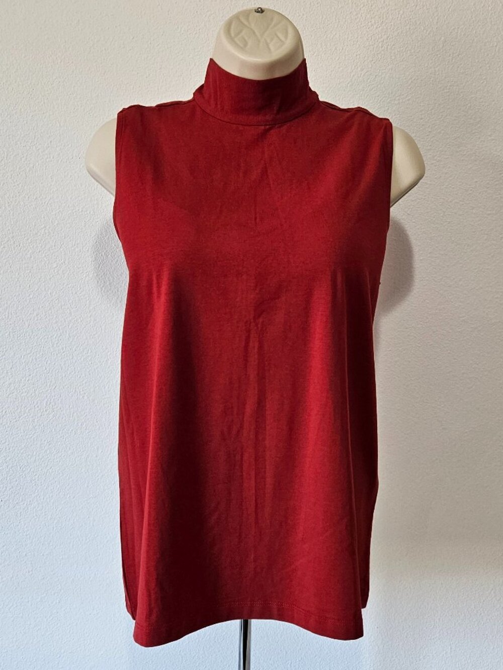 Chicos Sleeveless Mock Neck Ultimate Tee | Size 1, US Size Medium - Picture 2 of 6